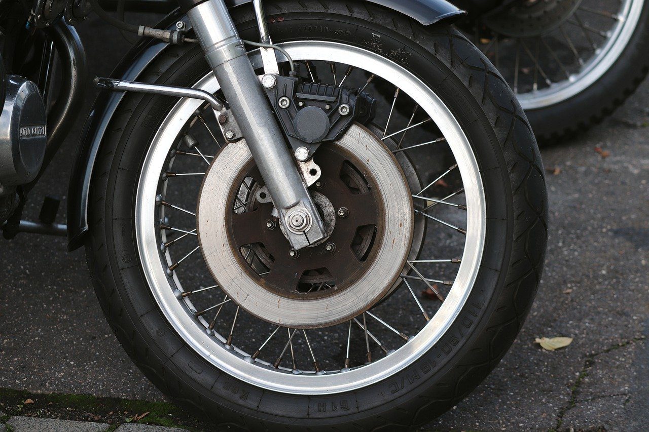 Roue de moto pour le contrôle des pneus